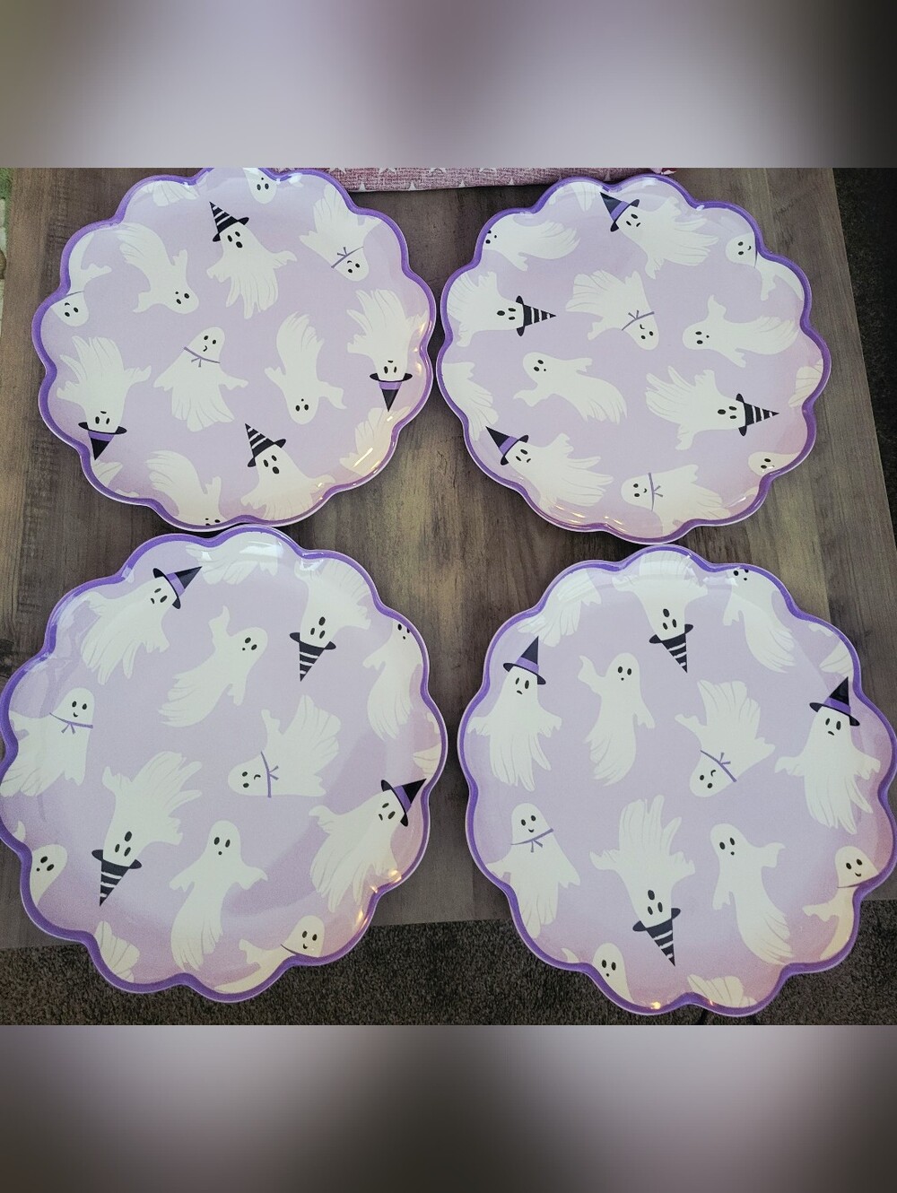Hyde & EEK! Set Of 4 Purple Ghost-Themed Party Plates - Picture 1 of 2